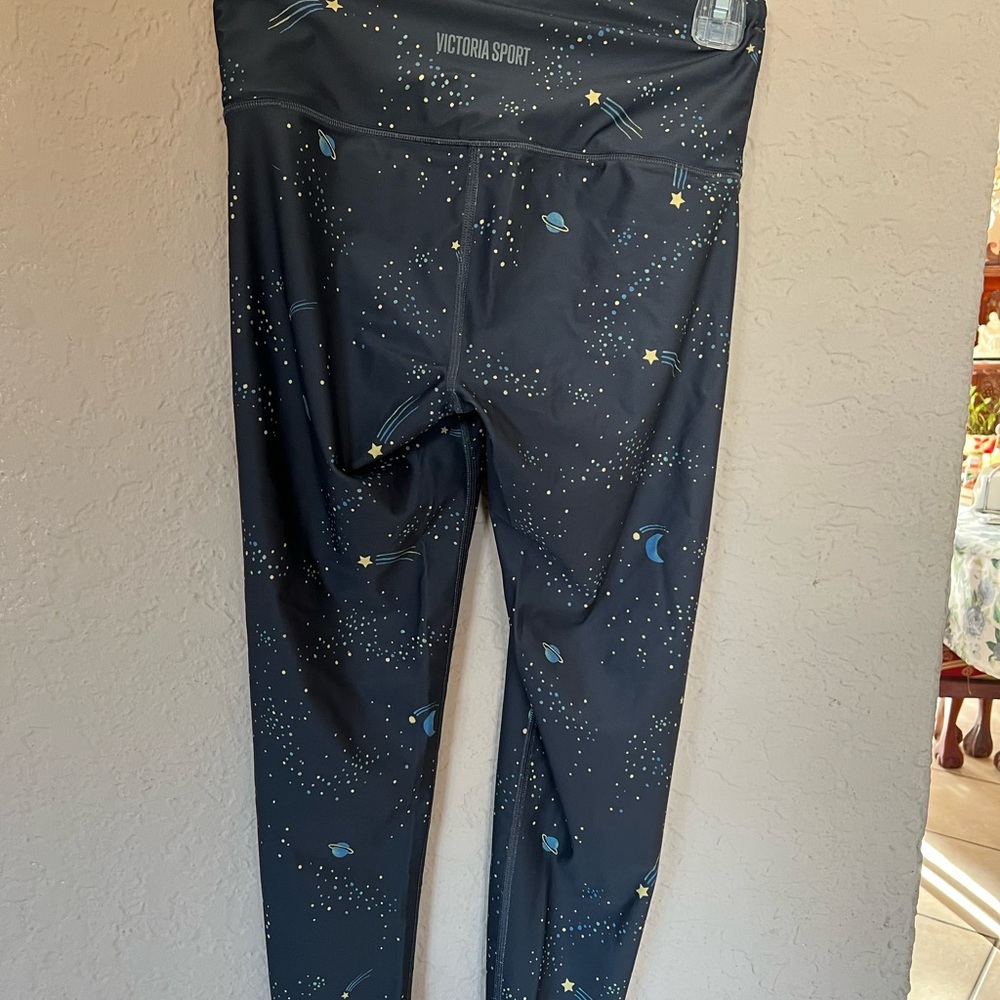 Victoria’s Secret sports leggings